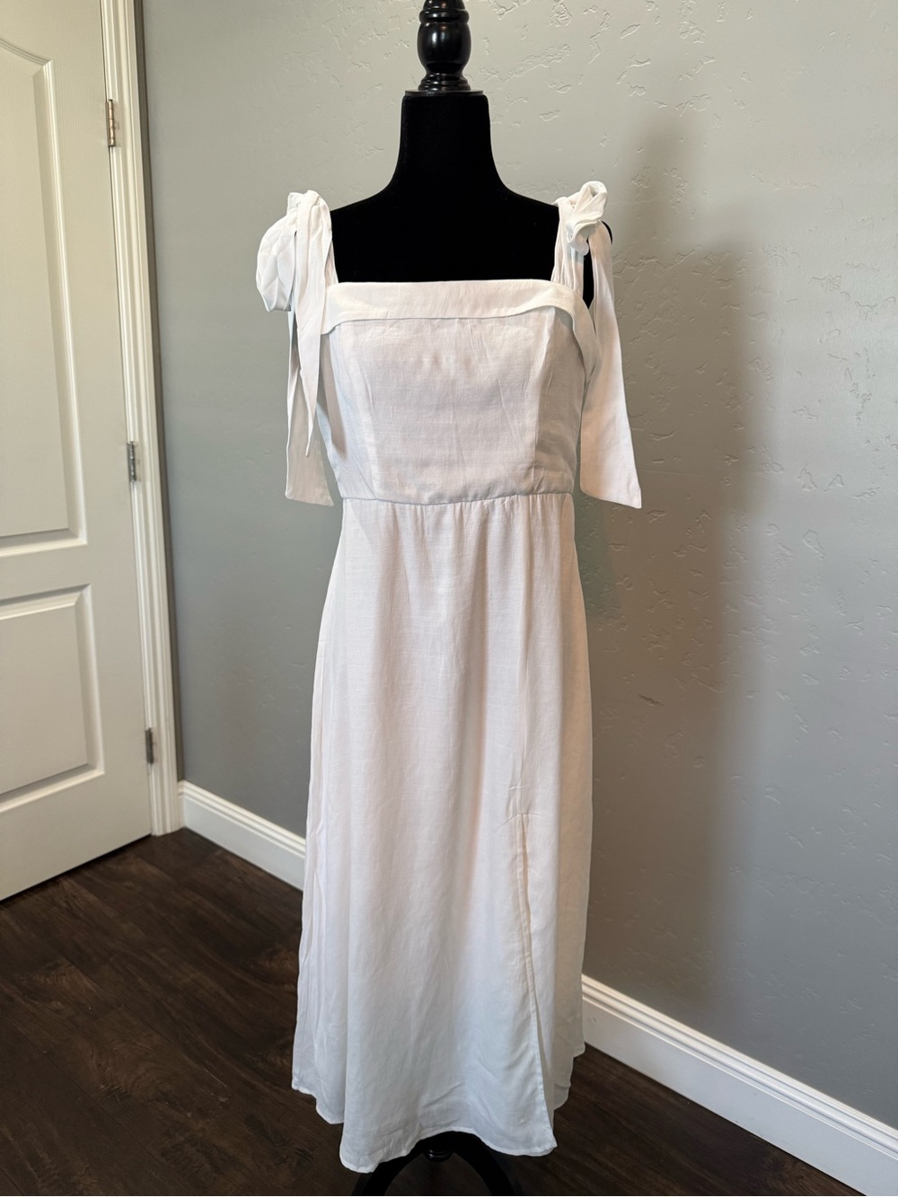 Francesca's Collections White Tie-Shoulder Square Neck Midi Dress